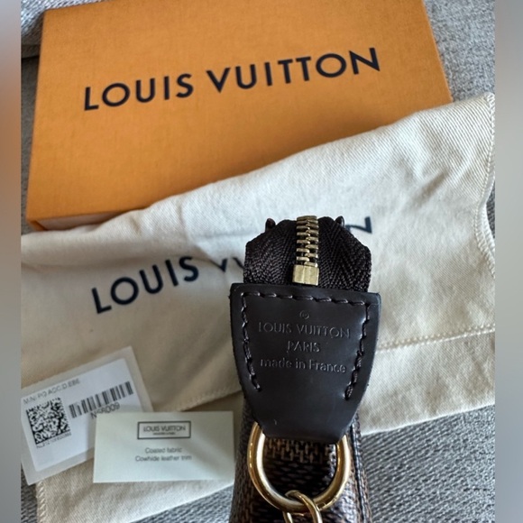Authentic Louis Vuitton Mini Pouchette (SLG) in
Damier Ebene - Picture 3 of 6